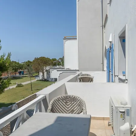 Bella Santorini بيريفولّوس